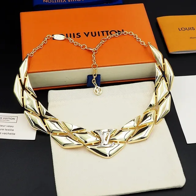 Louis Vuitton Gold Geometric Leaf-Link Choker Polished Metal Necklace 4