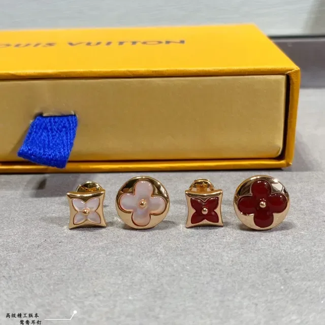Louis Vuitton Gold Green Quatrefoil Flower Motif Enamel And Mother-of-Pearl Inlay Earrings 5