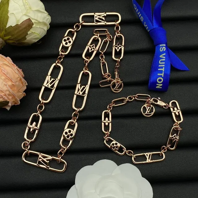 Louis Vuitton Gold Link-Chain Construction Monogram-Engraved Oval Links Necklace 7