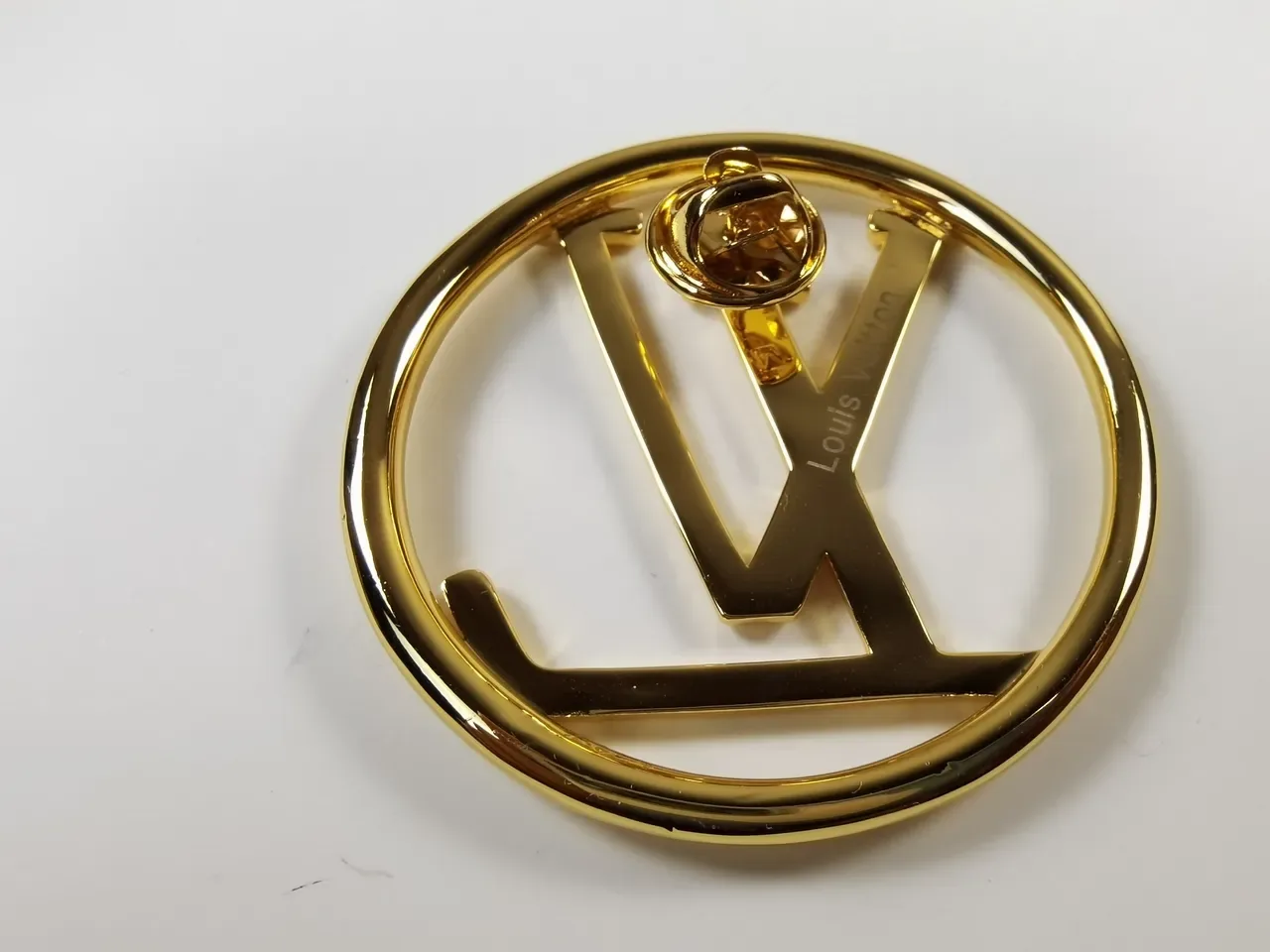 Louis Vuitton Broche Dourado Logo Monograma 3