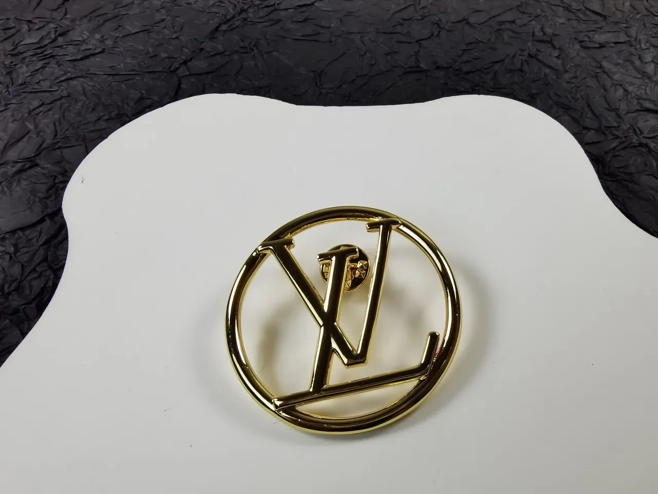 Louis Vuitton Broche Dourado Logo Monograma 4