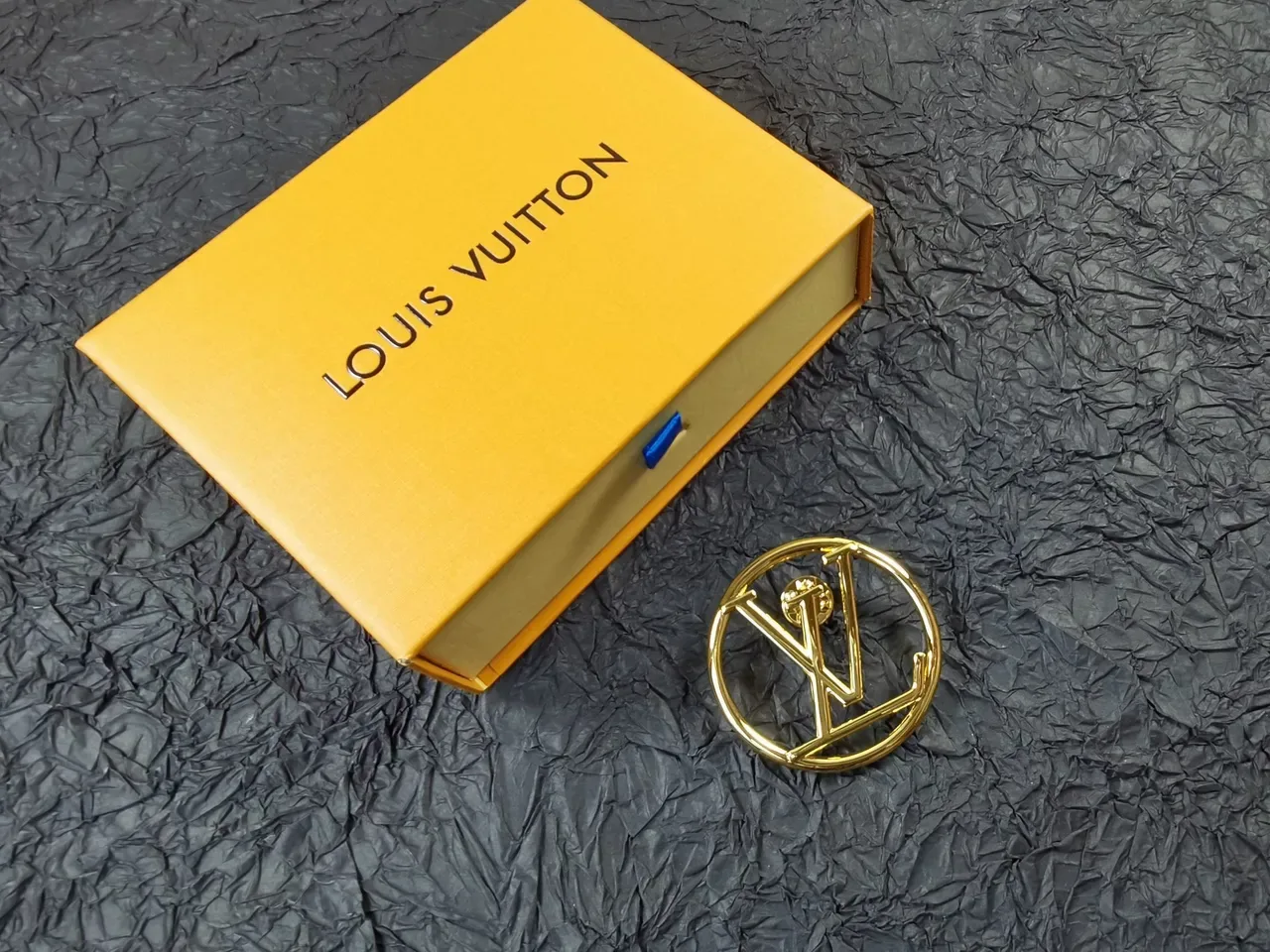 Louis Vuitton Broche Dourado Logo Monograma 6
