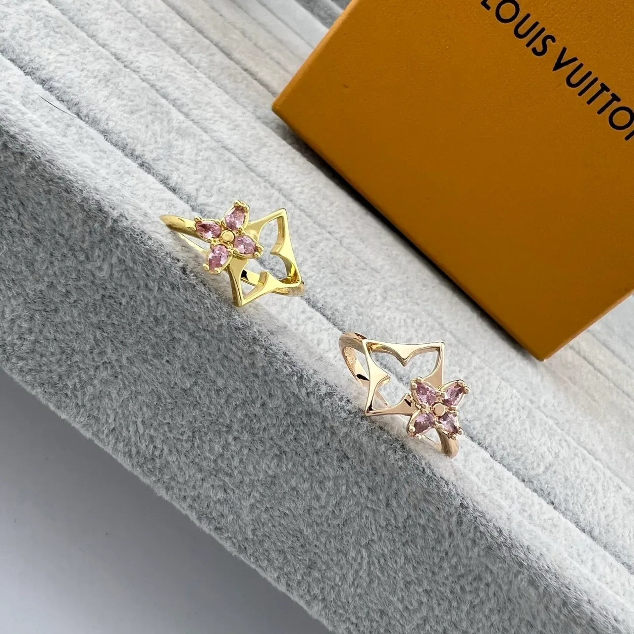 Louis Vuitton Gold-Tone Star Flower Pink Stone Earrings 7