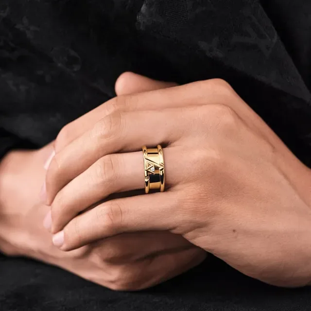 Louis Vuitton Anel Dourado Transparente Duas Bandas Gravado Monograma 4