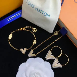 Louis Vuitton Cadena Gold White Perlas Embellished Triángulos Pulsera