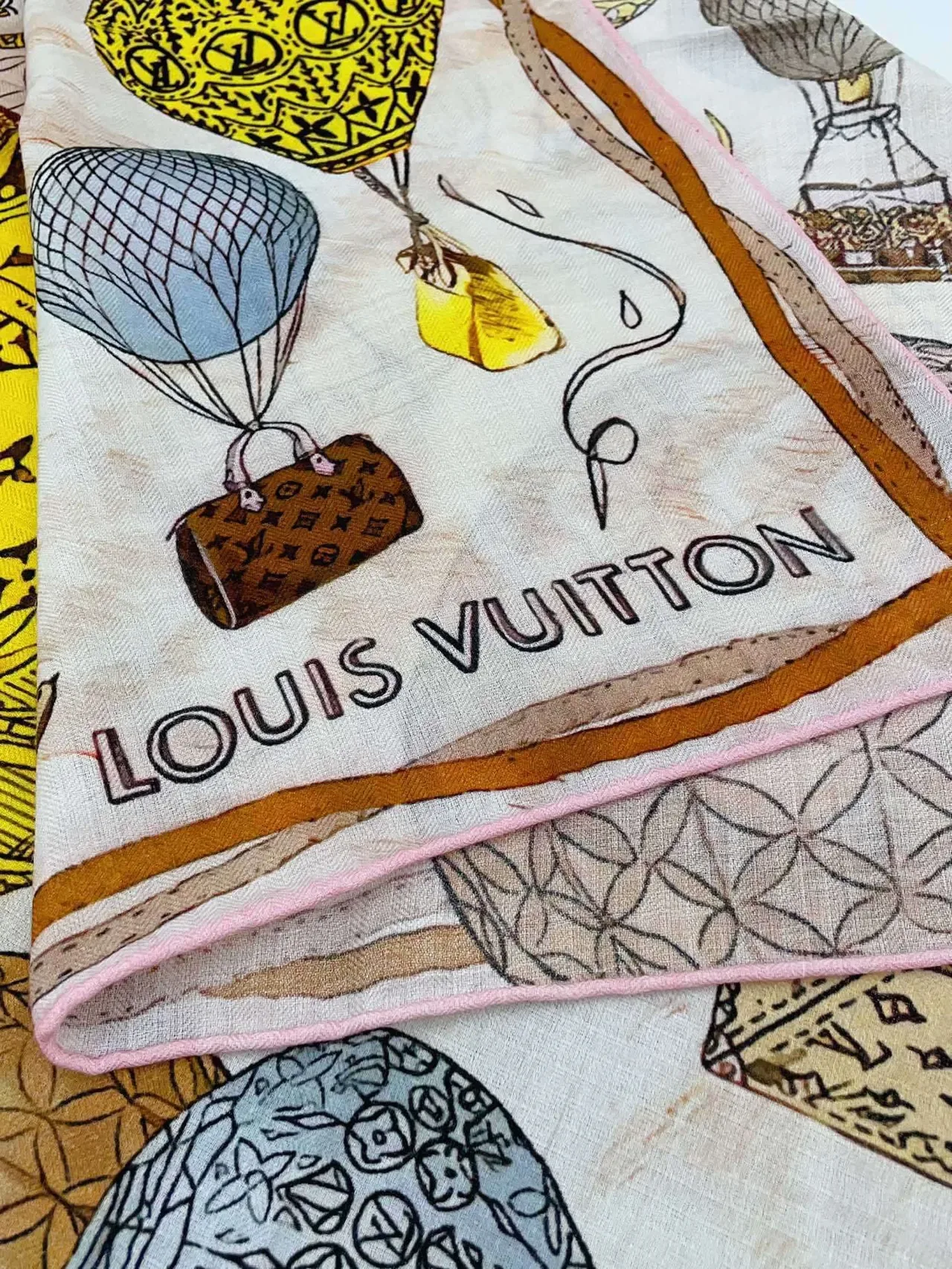 Louis Vuitton Cachecol de Seda com Impressão Ilustrada 9