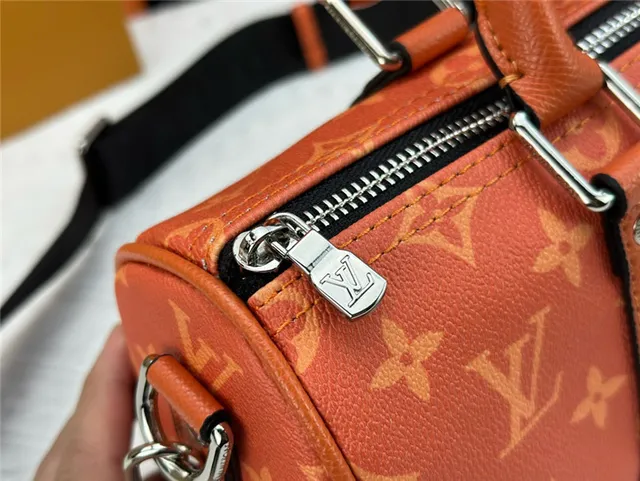 Louis Vuitton Keepall Noir Orange Monogram Canvas Silhouette Baril Sac Boston 5