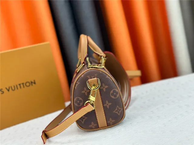 Louis Vuitton Keepall Noir Orange Monogram Canvas Silhouette Baril Sac Boston 17