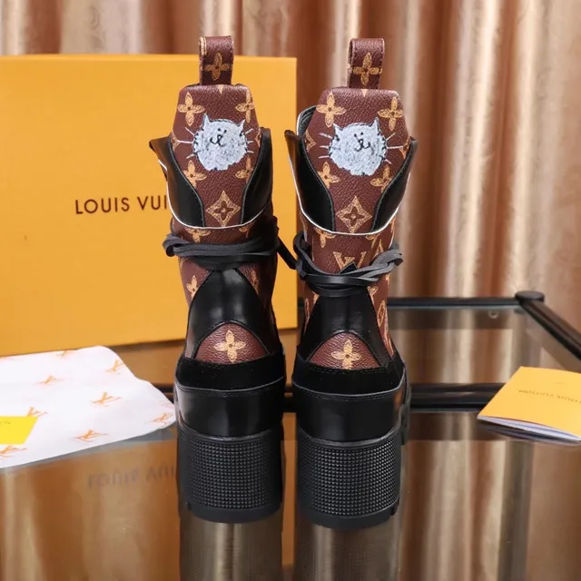 Louis Vuitton Le Cagole Monogram patchwork botas de tornozelo pretas 2