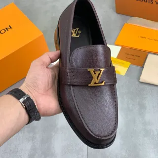 Louis Vuitton 乐福鞋 棕色纹理皮革金扣乐福鞋