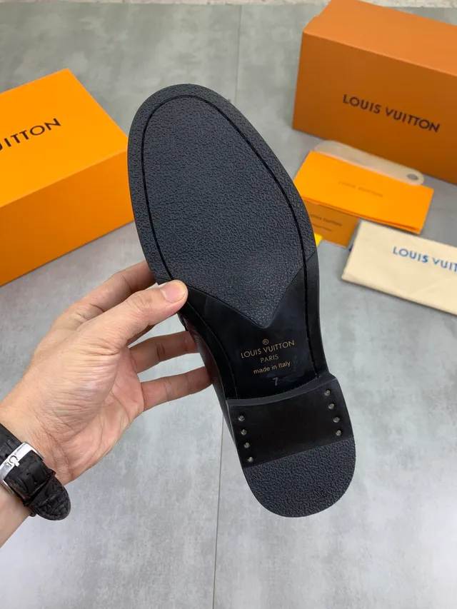 Louis Vuitton Mocassin Marron Cuir Texturisé Boucle Dorée Mocassin 2