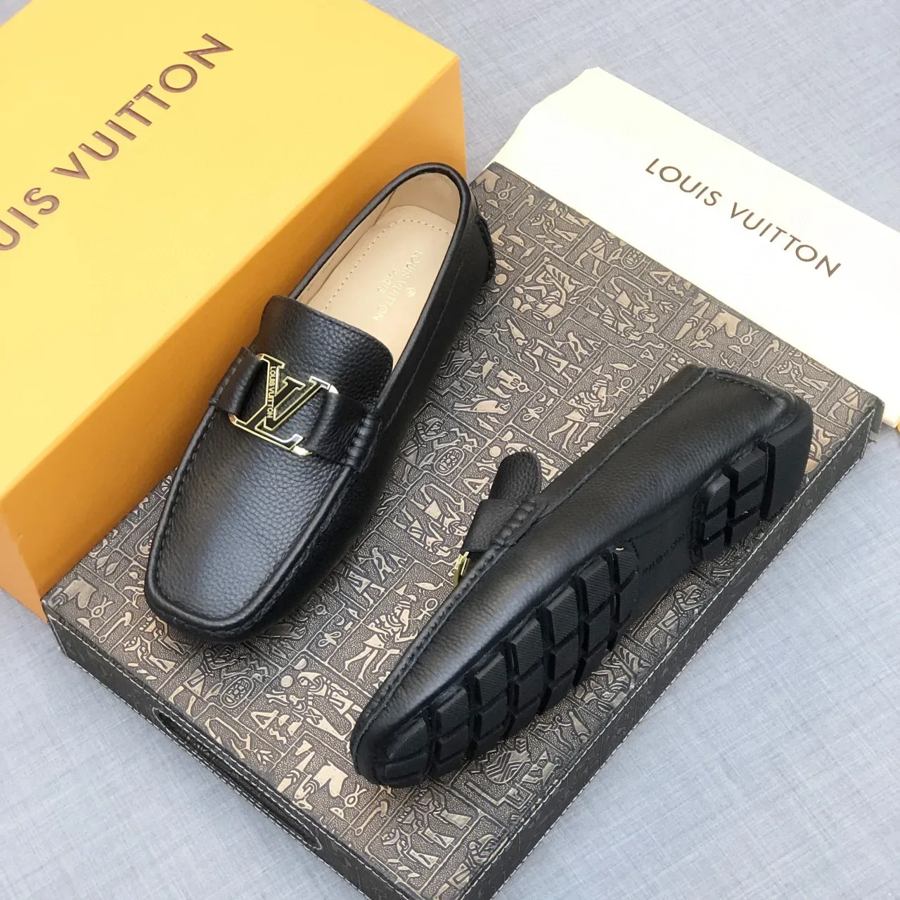 লুইস ভিটন LV বাকেল লোফার কালো পেবল্ড লেদার লোফার 3