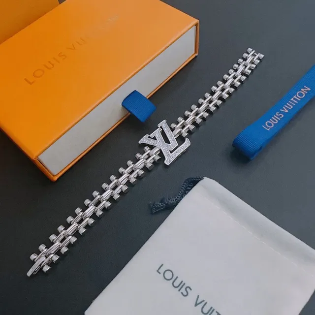 Bracelete de corrente Louis Vuitton LV em tons de prata com pavê de cristais 9