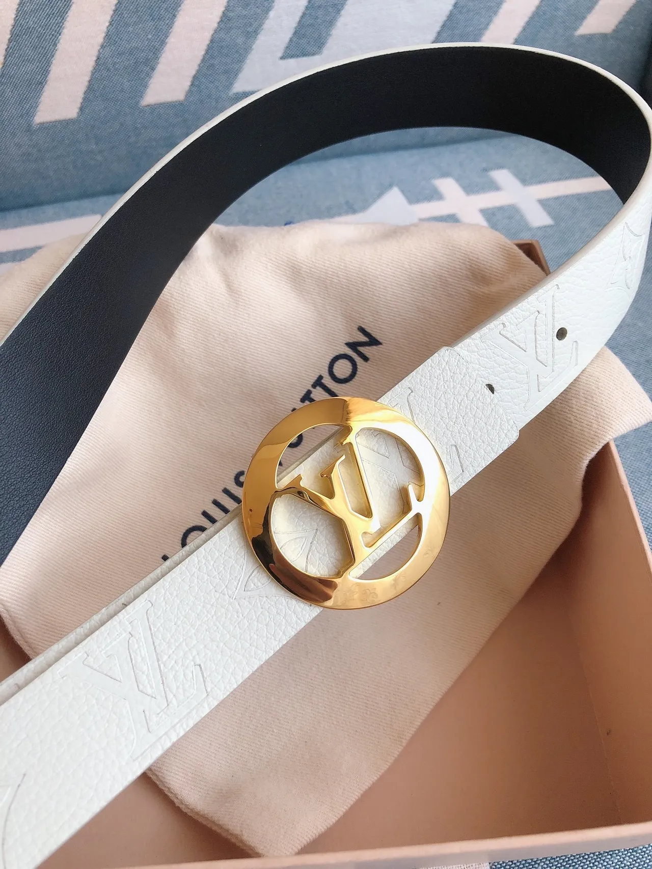 Louis Vuitton LV Circle Beige Gold Embossed Monogram Circular Buckle Leather Belt 4