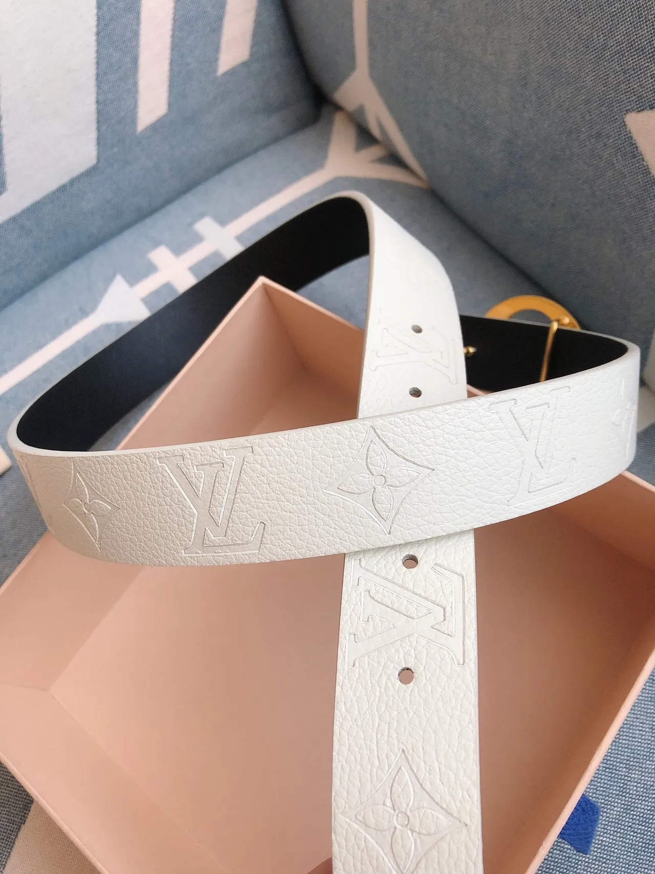 Louis Vuitton LV Circle Beige Gold Embossed Monogram Circular Buckle Leather Belt 8