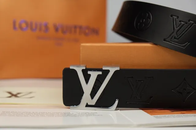 Louis Vuitton LV Initiales Black Silver Monogram-Embossed Large Buckle Leather Belt 6