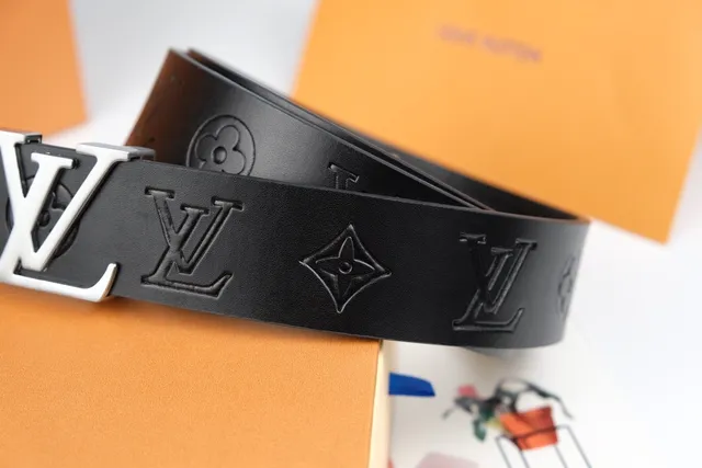 Louis Vuitton LV Initiales Black Silver Monogram-Embossed Large Buckle Leather Belt 8