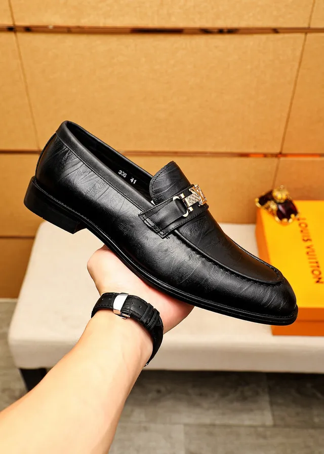 Louis Vuitton LV Mocassin Noir Doré Cuir Poli Sangle à Boucle Mocassin 4