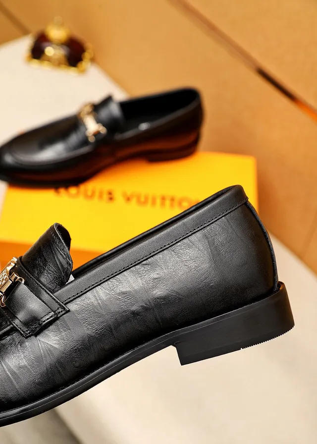 Louis Vuitton LV Mocassin Noir Doré Cuir Poli Sangle à Boucle Mocassin 7