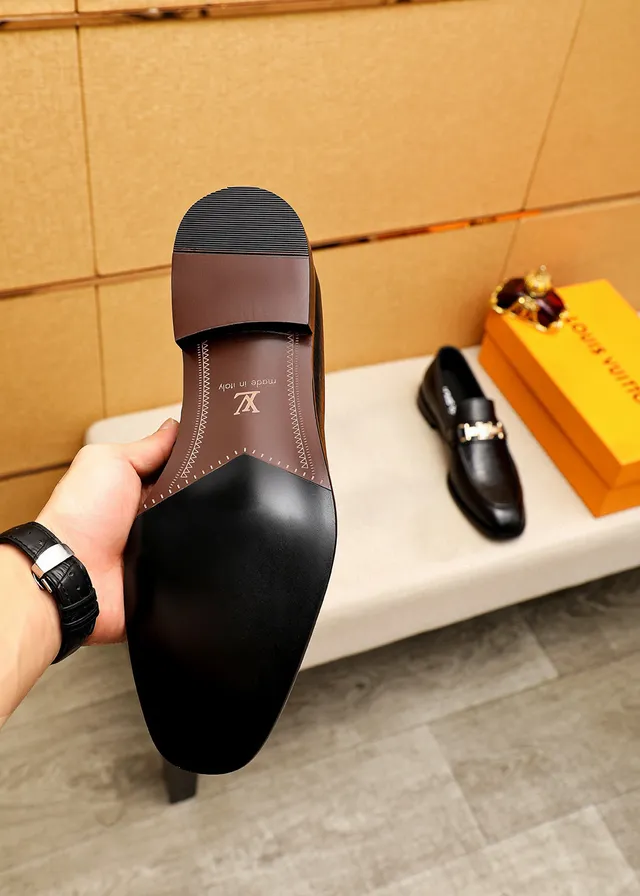 Louis Vuitton LV Mocassin Noir Doré Cuir Poli Sangle à Boucle Mocassin 8