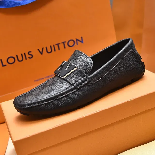 Louis Vuitton LV Loafers Noir Cuir Texturé Logo Métal 2