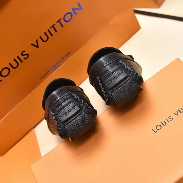 Louis Vuitton LV Loafers Noir Cuir Texturé Logo Métal 3