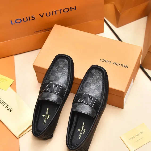 Louis Vuitton LV Loafers Noir Cuir Texturé Logo Métal 4