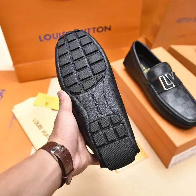 Louis Vuitton LV Loafers Noir Cuir Texturé Logo Métal 5