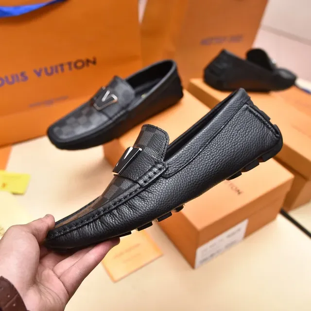 Louis Vuitton LV Loafers Noir Cuir Texturé Logo Métal 7