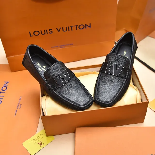 Louis Vuitton LV Loafers Noir Cuir Texturé Logo Métal 8