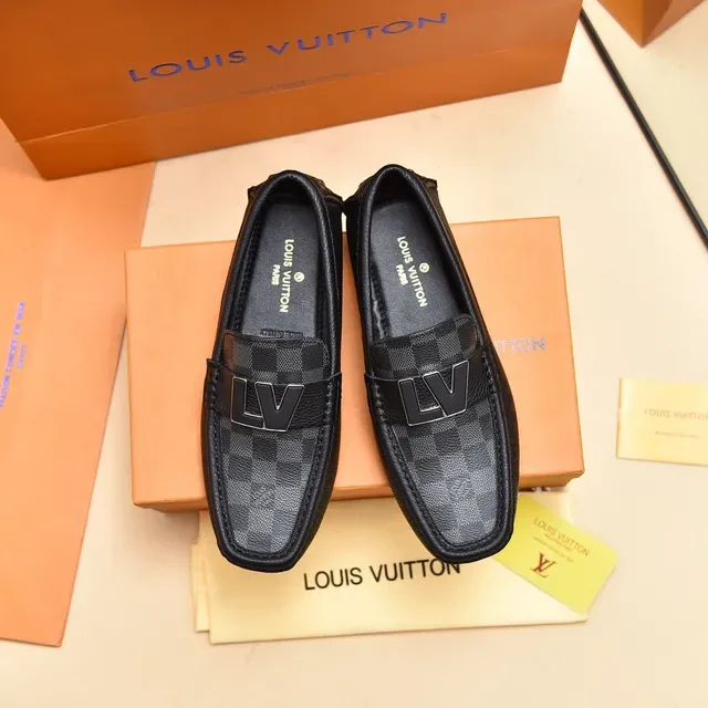Louis Vuitton LV Loafers Noir Cuir Texturé Logo Métal 9
