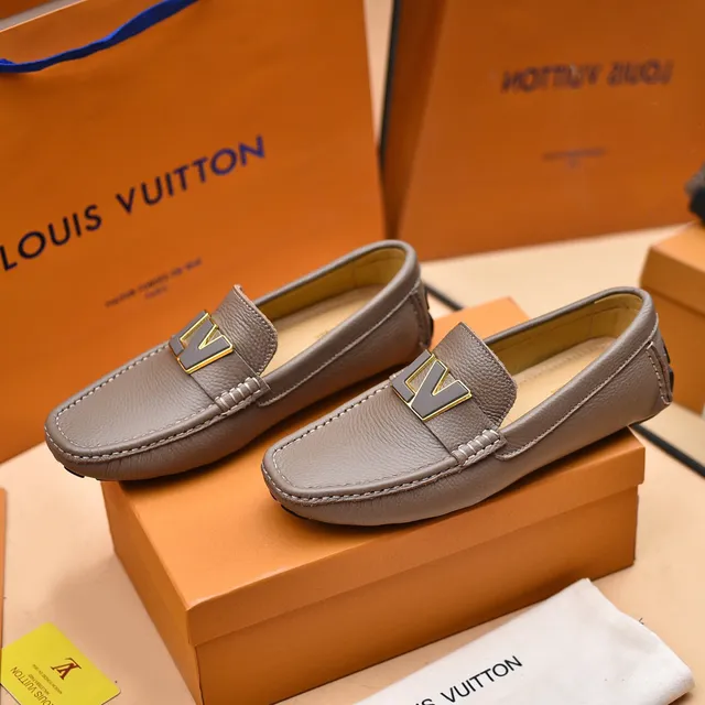 Louis Vuitton LV Loafer Gray Gold Pebbled Leather Logo Buckle Strap Loafer 8