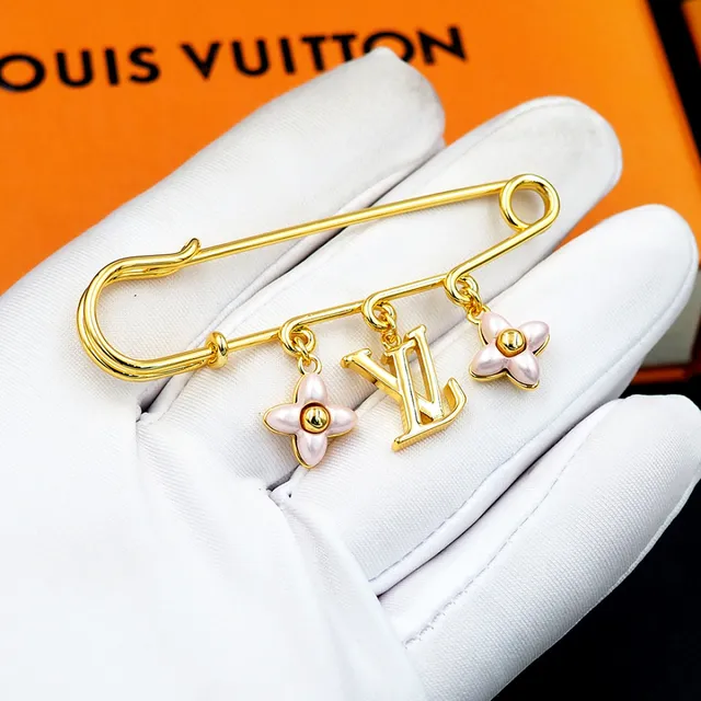 لويس فيتون LV نقش زهوري سحر ذهبي وردي دبوس أمان بروش يتدلج 10