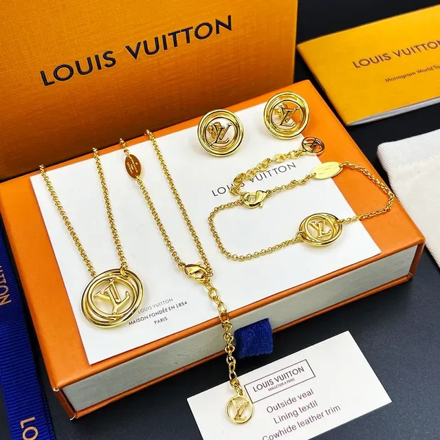 Louis Vuitton LV Stellar Gold-Tone Interlocking Monogram Necklace 6
