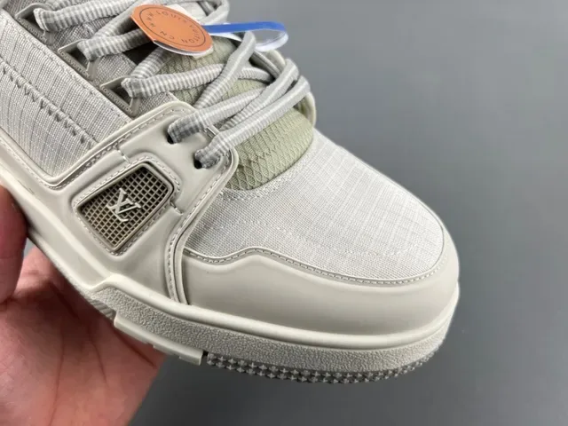 Louis Vuitton LV Trainer Beige Gray Chunky Sneakers semelle sculptée upper tissu layered et synthétique 3