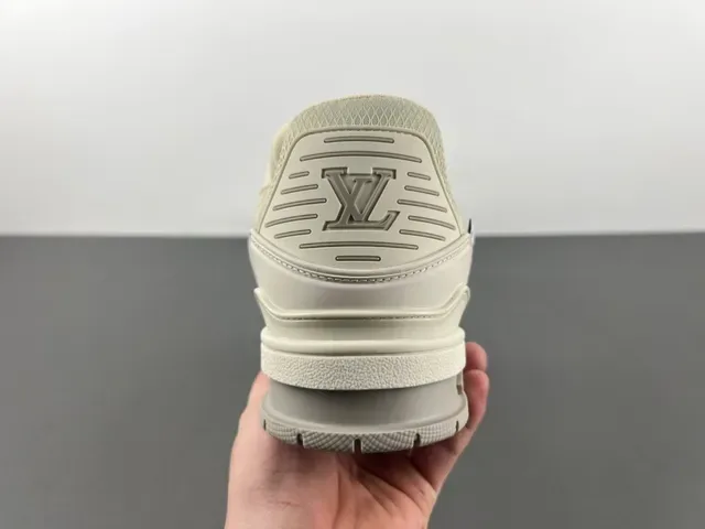 Louis Vuitton LV Trainer Beige Gray Chunky Sneakers semelle sculptée upper tissu layered et synthétique 4