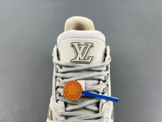 Louis Vuitton LV Trainer Beige Gray Chunky Sneakers semelle sculptée upper tissu layered et synthétique 6