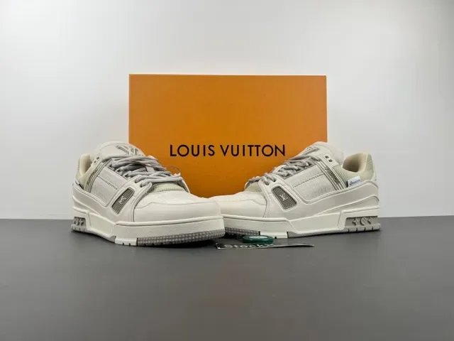 Louis Vuitton LV Trainer Beige Gray Chunky Sneakers semelle sculptée upper tissu layered et synthétique 12