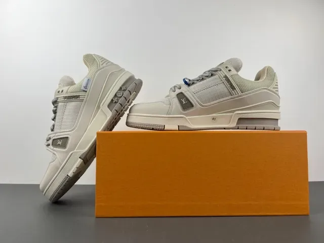 Louis Vuitton LV Trainer Beige Gray Chunky Sneakers semelle sculptée upper tissu layered et synthétique 13