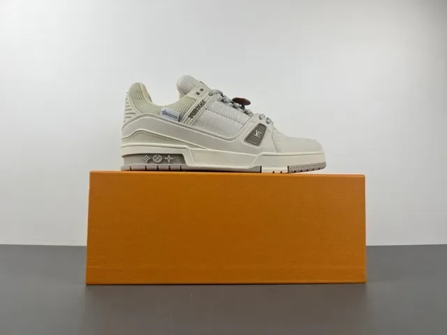 Louis Vuitton LV Trainer Beige Gray Chunky Sneakers semelle sculptée upper tissu layered et synthétique 14