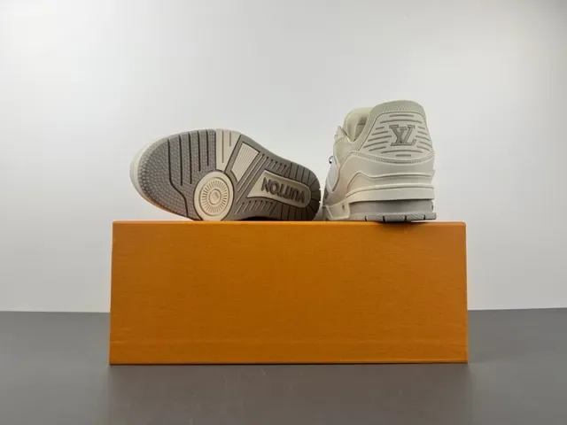 Louis Vuitton LV Trainer Beige Gray Chunky Sneakers semelle sculptée upper tissu layered et synthétique 15