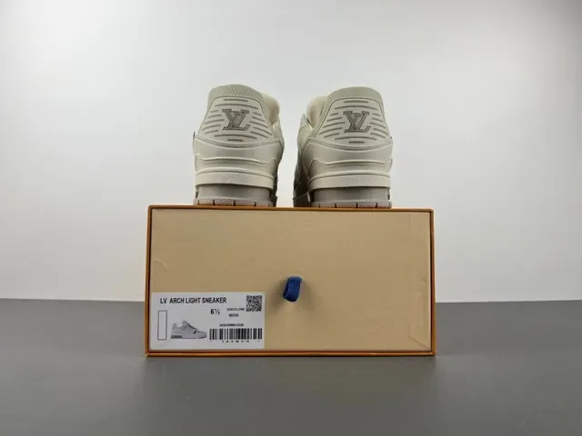 Louis Vuitton LV Trainer Beige Gray Chunky Sneakers semelle sculptée upper tissu layered et synthétique 16