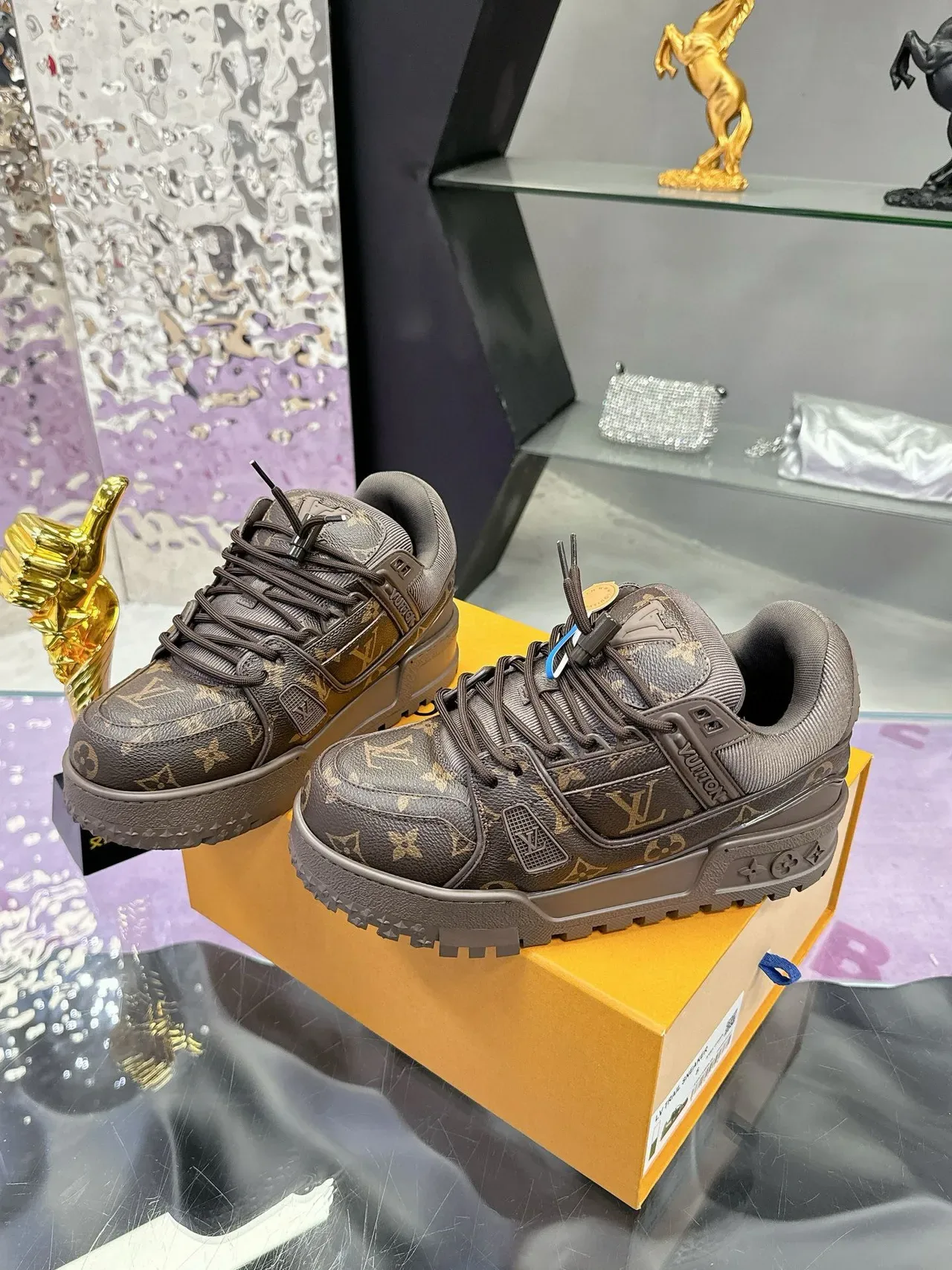Louis Vuitton LV Trainer Marrom Dourado Monograma Lona Solado Plataforma Chunky Tênis Lifestyle 4