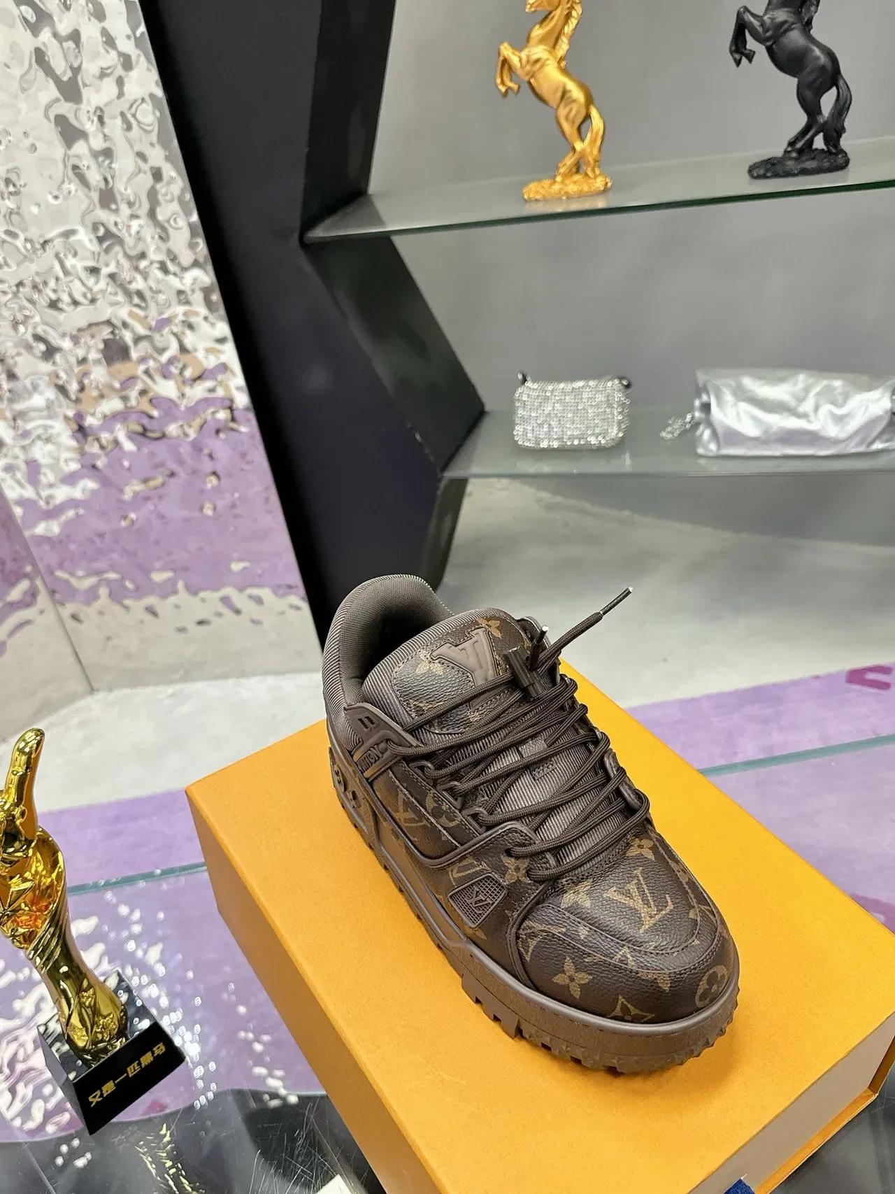 Louis Vuitton LV Trainer Marrom Dourado Monograma Lona Solado Plataforma Chunky Tênis Lifestyle 6