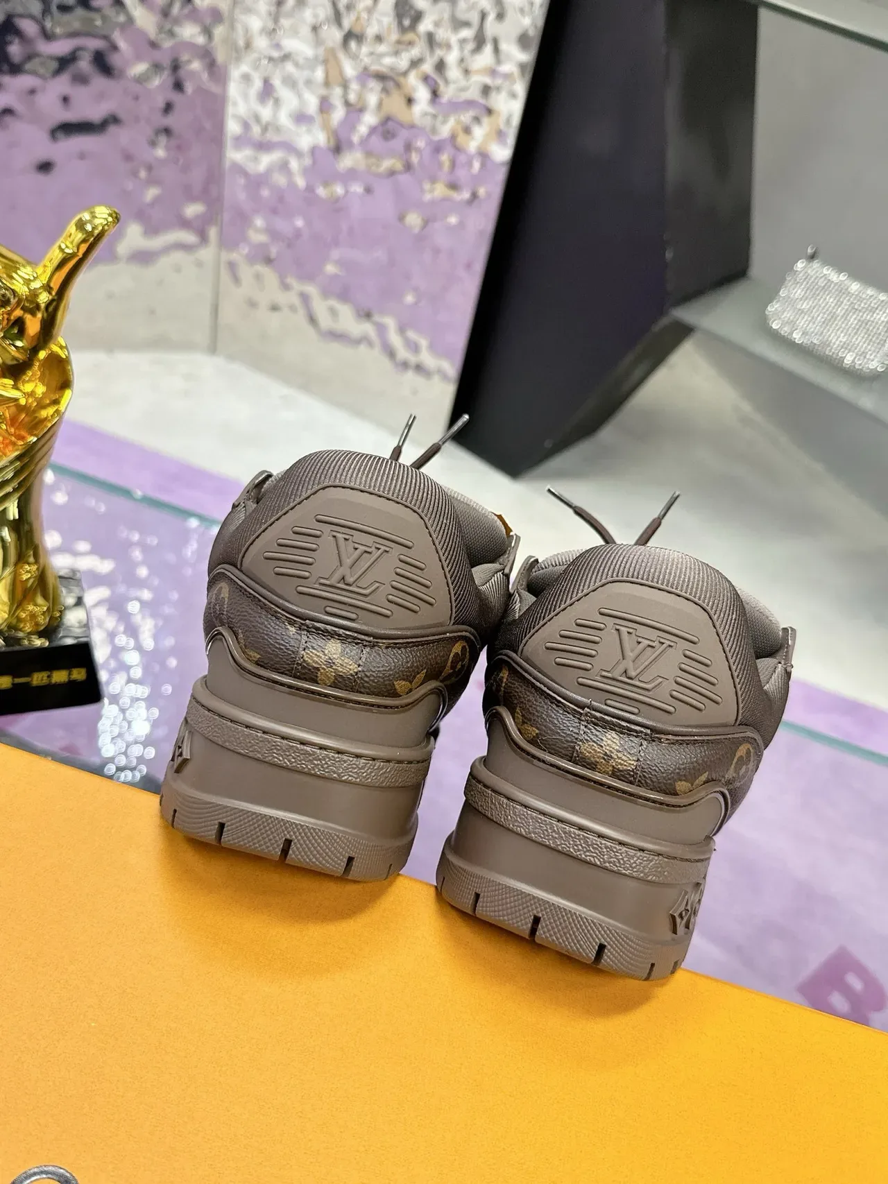 Louis Vuitton LV Trainer Marrom Dourado Monograma Lona Solado Plataforma Chunky Tênis Lifestyle 9