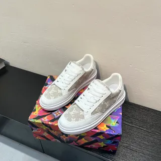 Louis Vuitton LV Trainer Zapatillas Lifestyle Blancas y Beige con Suela de Plataforma y Suela Superior con Impresión Monograma