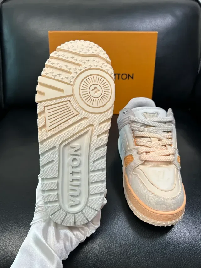 Louis Vuitton LV Trainer Blanc Beige Toile Monogrammée Upper Layered Semelle Chunky Lifestyle Sneakers 2