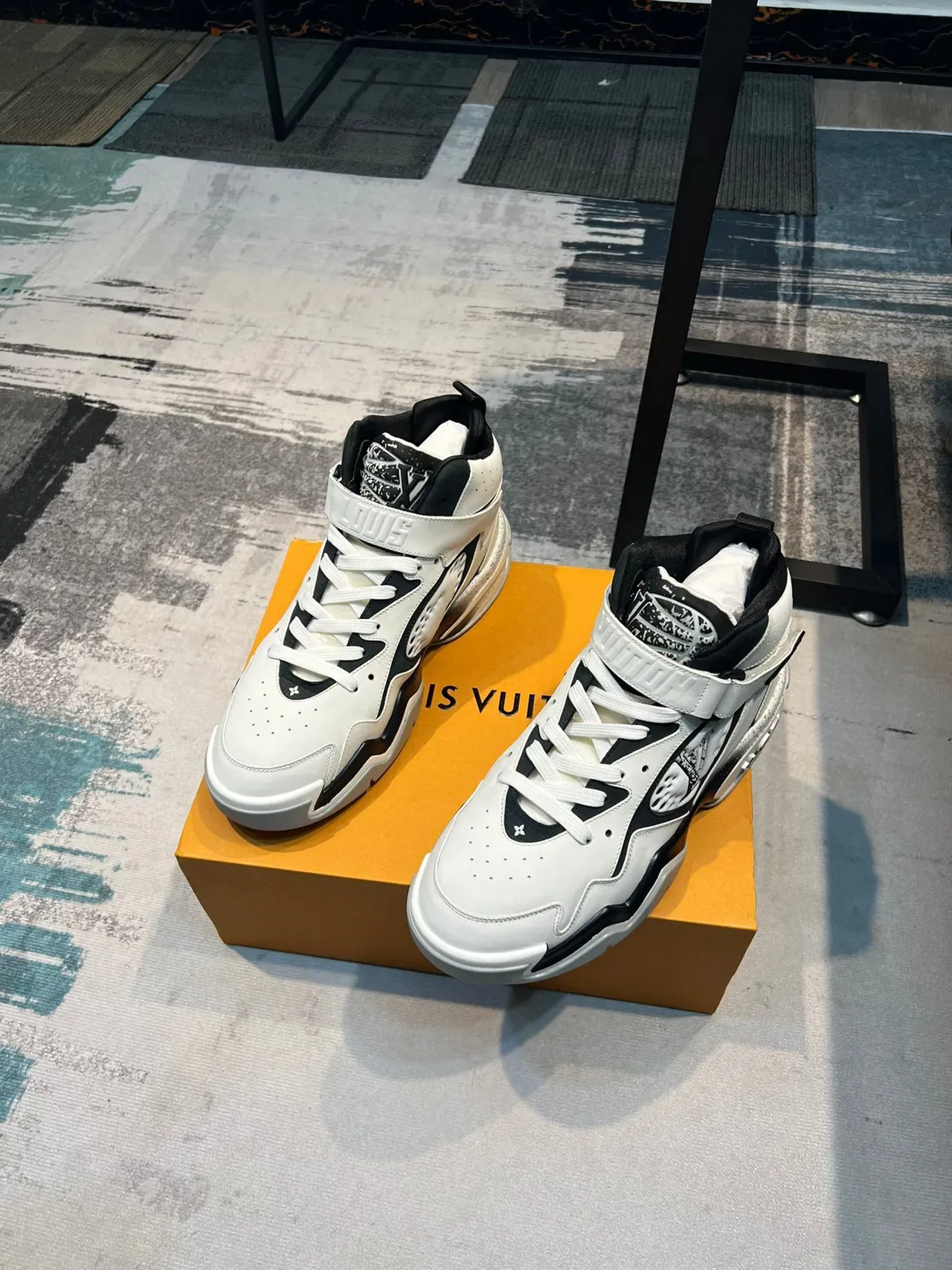Louis Vuitton LV Trainer Tênis Lifestyle Branco Preto Alto Com Monograma 4