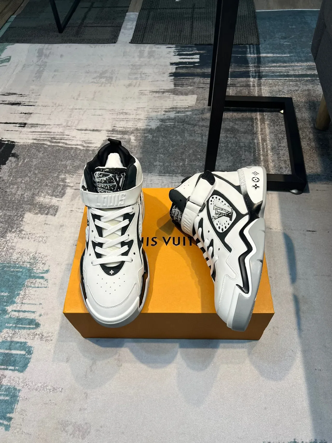 Louis Vuitton LV Trainer Tênis Lifestyle Branco Preto Alto Com Monograma 5
