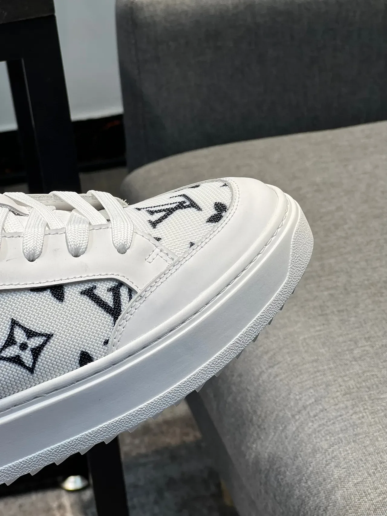 Louis Vuitton LV Trainer Branco e Preto Monogrammed Canvas Platform Sole Lifestyle Sneakers 3